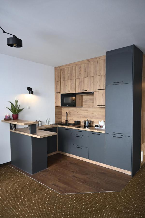Aparthotel Legnica - Apartamenty Z Aneksem Kuchennym Dış mekan fotoğraf